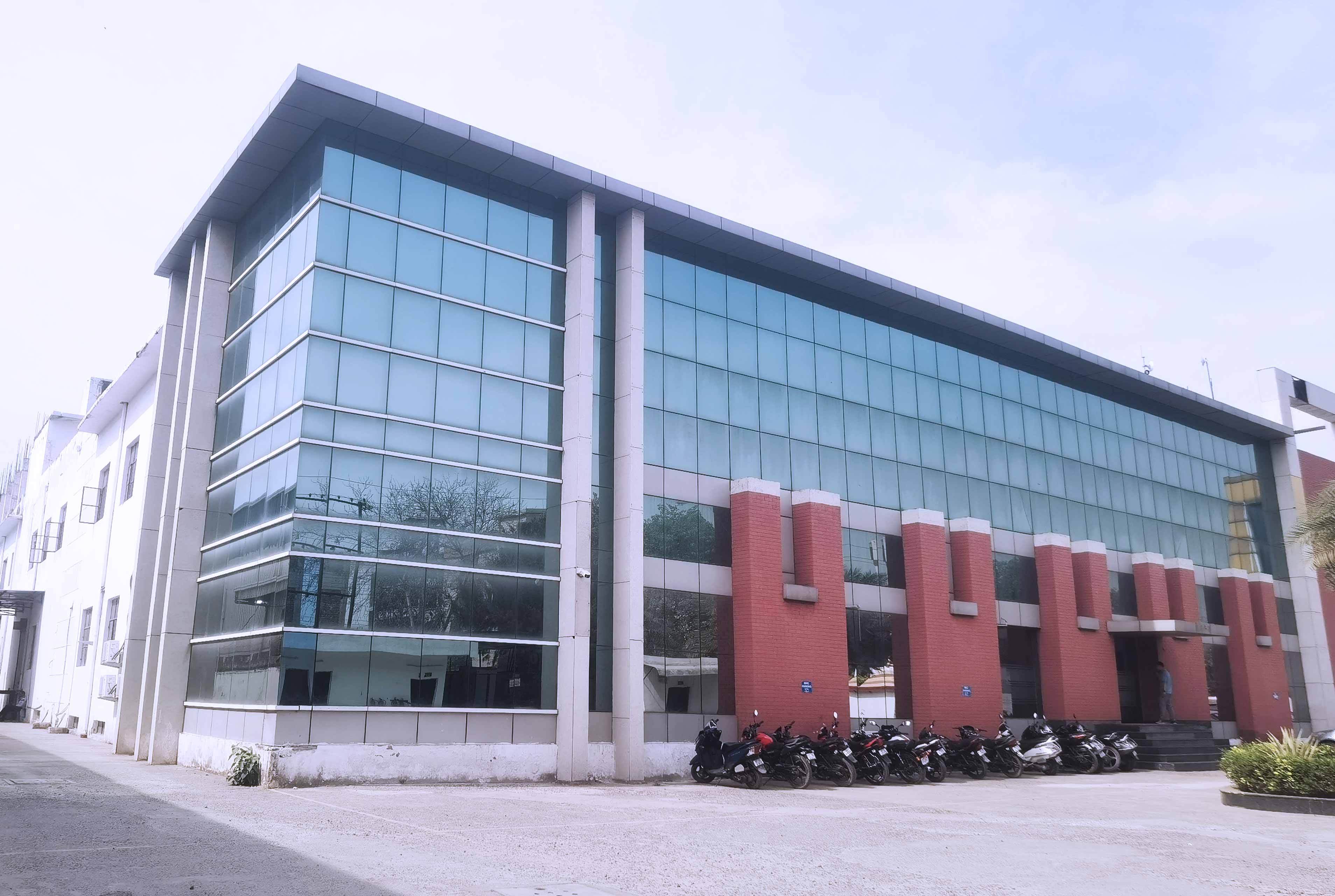 da0708f5bda24e06d03c2234ba73bd51